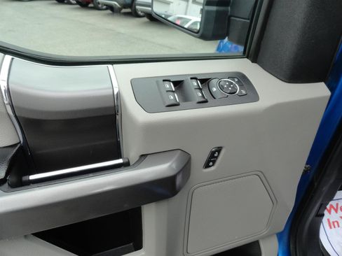 Used 2019 Ford F150 XLT w/ Equipment Group 302A Luxury AWD/4WD image 10