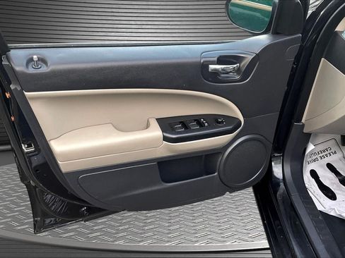 Used 2010 Dodge Caliber Mainstreet FWD image 19