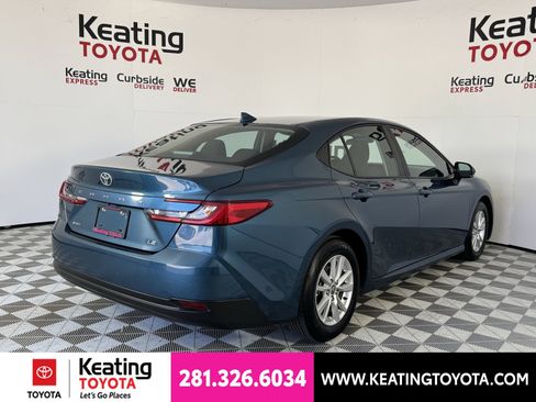 Used 2025 Toyota Camry LE FWD image 5