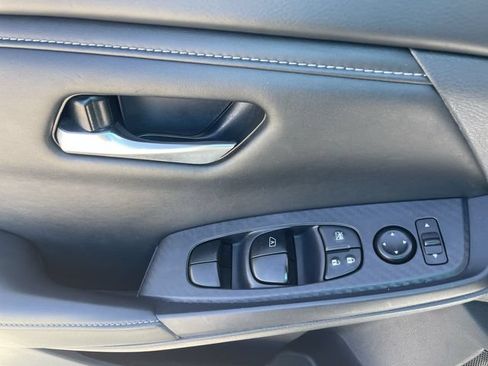 Used 2024 Nissan Sentra SV FWD image 21