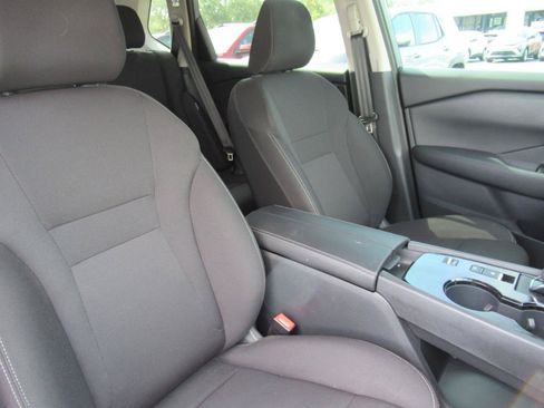 Used 2026 Nissan Rogue S FWD image 9