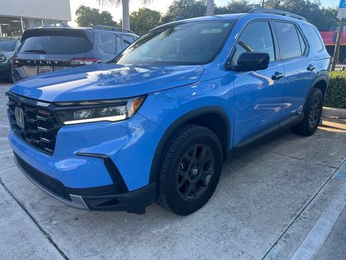 Used 2025 Honda Pilot TrailSport image 1