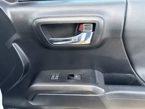 Used 2020 Toyota Tacoma TRD Off-Road image 15