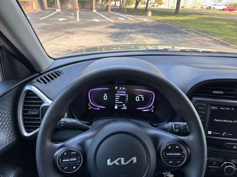 Used 2025 Kia Soul LX w/ LX Technology Package FWD image 29