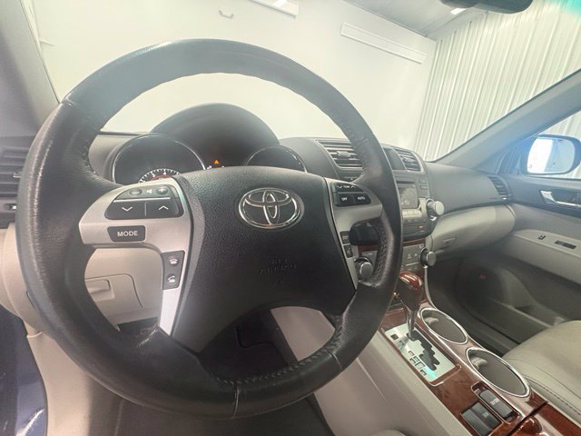 Used 2012 Toyota Highlander Limited w/ Tow Pkg FWD image 22