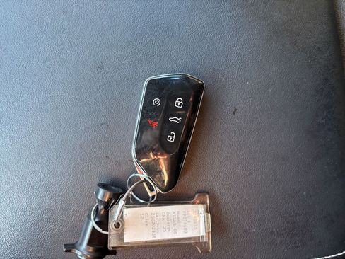 Used 2025 Volkswagen Atlas Cross Sport SE image 22