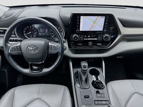 Used 2021 Toyota Highlander XLE image 15