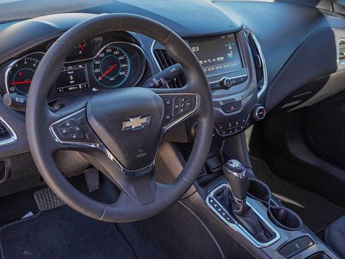 Used 2017 Chevrolet Cruze LT w/ Convenience Package image 9
