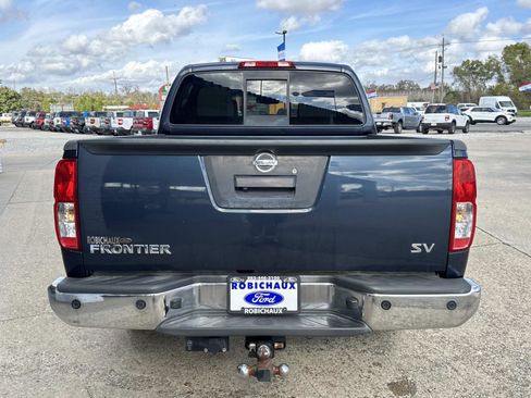 Used 2016 Nissan Frontier SV image 6