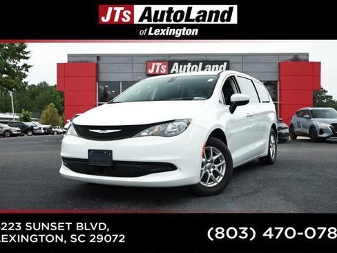 Used 2022 Chrysler Voyager LX FWD image 1
