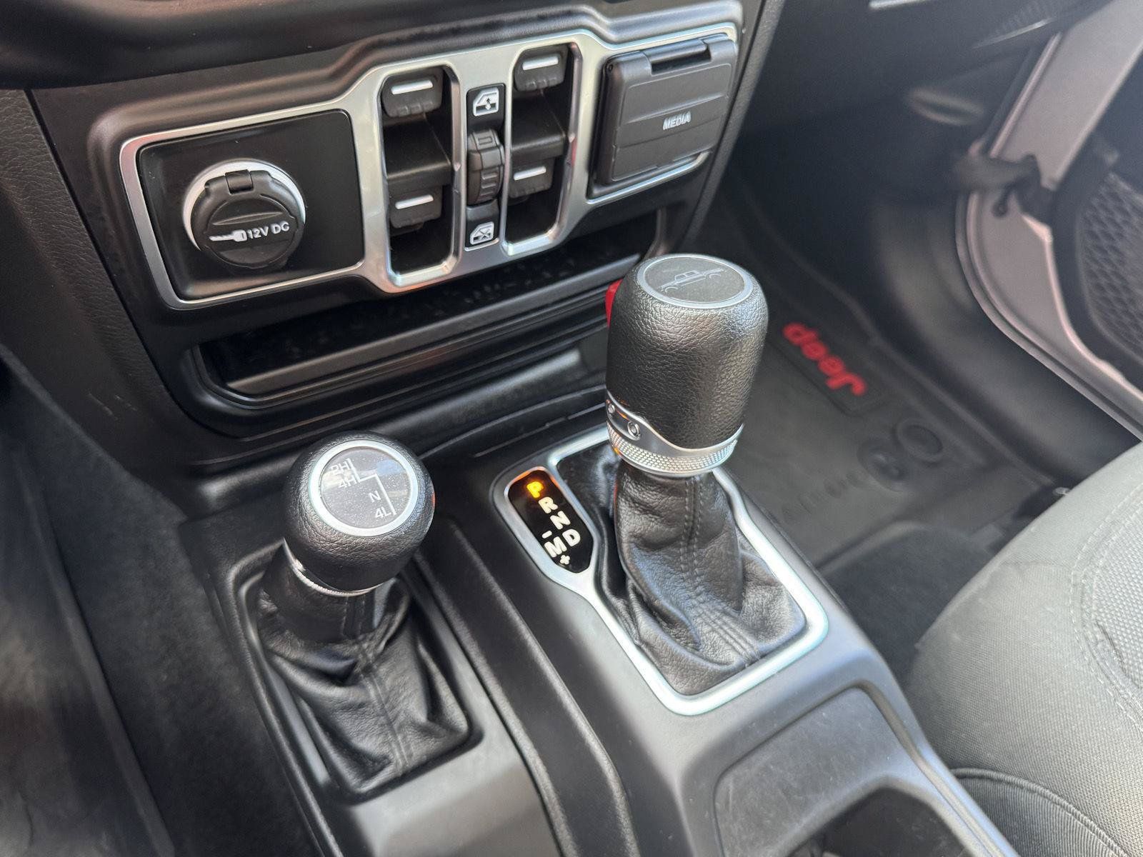 Used 2023 Jeep Gladiator Sport AWD/4WD image 18