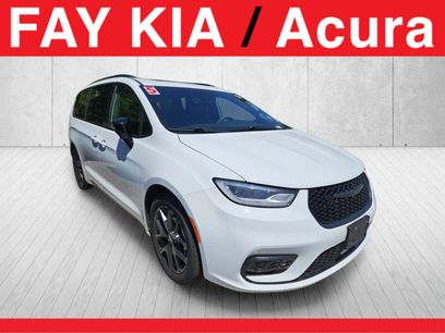 Used 2025 Chrysler Pacifica Limited