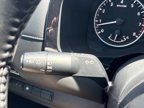 Used 2024 Nissan Pathfinder SV image 30