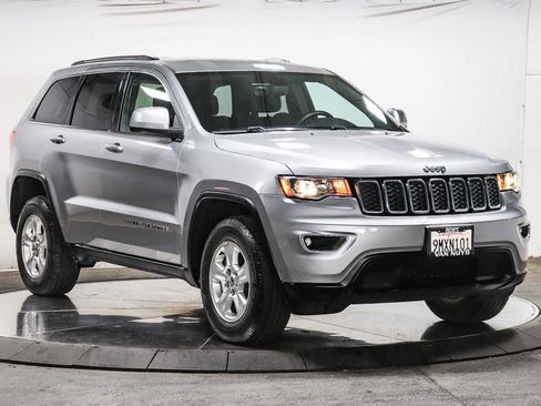 Used 2017 Jeep Grand Cherokee Laredo w/ Quick Order Package 23E AWD/4WD image 5