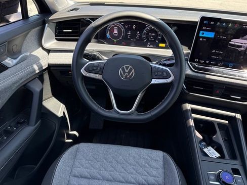 Used 2025 Volkswagen Tiguan S AWD/4WD image 19