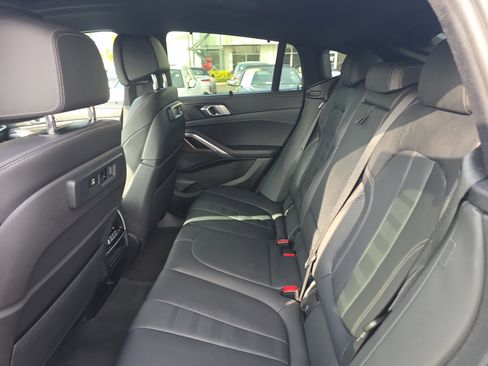 Used 2022 BMW X6 xDrive40i w/ M Sport Package image 11