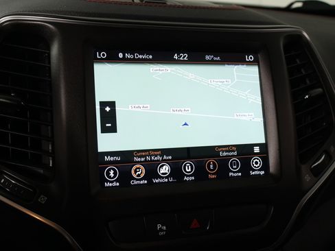 Used 2020 Jeep Cherokee Trailhawk AWD/4WD image 7