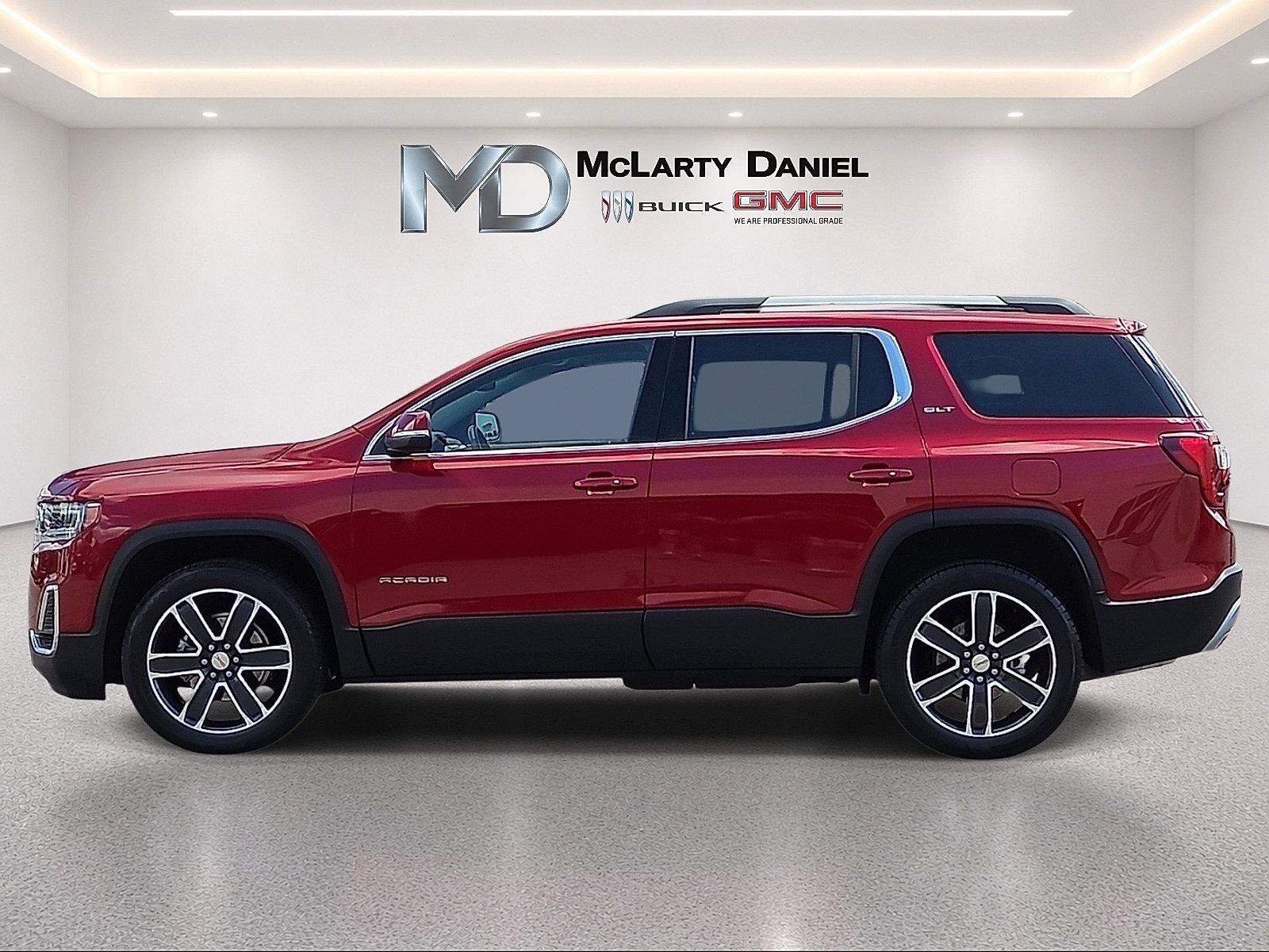 Certified 2023 GMC Acadia SLT w/ Preferred Package AWD/4WD image 2