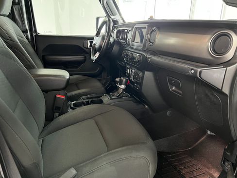 Used 2020 Jeep Gladiator Sport w/ Technology Group AWD/4WD image 28