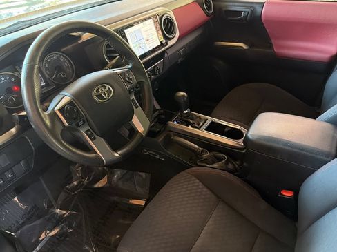 Used 2020 Toyota Tacoma SR5 AWD/4WD image 10