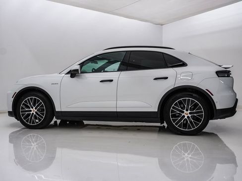 Certified 2025 Porsche Macan 4 Electric AWD/4WD image 2