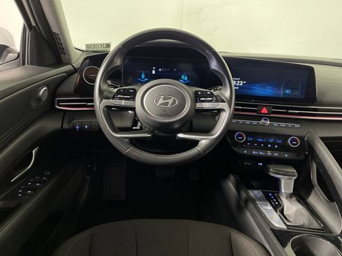 Certified 2025 Hyundai Elantra SEL FWD image 15