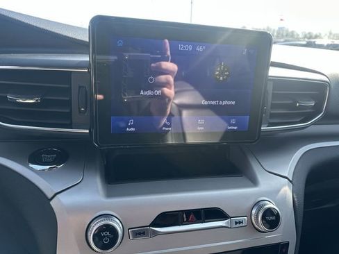 Used 2022 Ford Explorer XLT w/ Equipment Group 202A image 14
