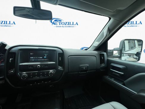 Used 2019 Chevrolet Silverado 2500 W/T AWD/4WD image 11