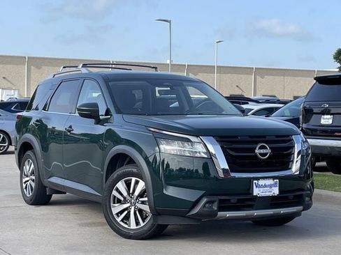 Used 2023 Nissan Pathfinder SL FWD image 2