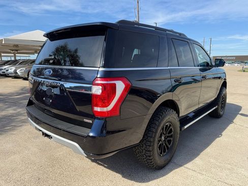 Used 2021 Ford Expedition XLT image 7