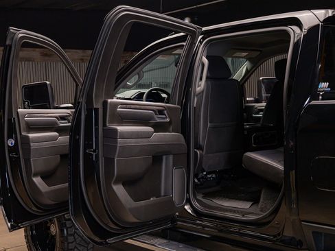 Used 2025 Chevrolet Silverado 2500 LTZ w/ LTZ Convenience Package image 32