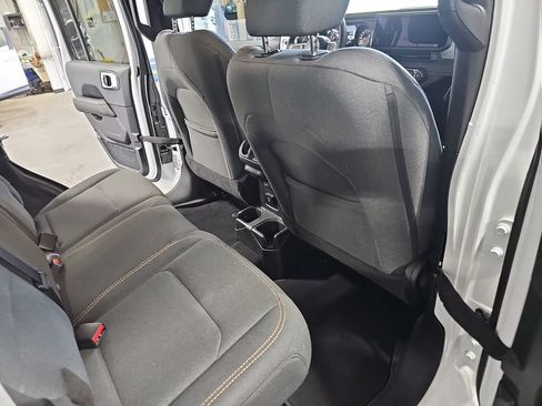 Used 2025 Jeep Wrangler Unlimited Sahara AWD/4WD image 11