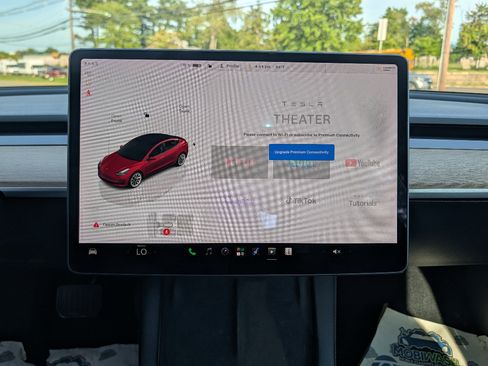 Used 2022 Tesla Model 3 Long Range AWD/4WD image 28