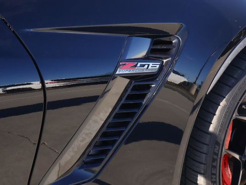 Used 2016 Chevrolet Corvette Z06 w/ 3LZ Preferred Equipment Group image 7