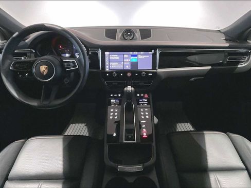Used 2025 Porsche Macan image 17