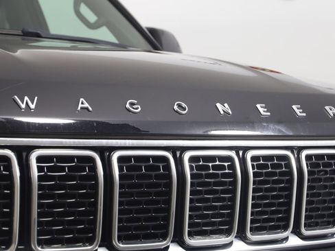 Used 2023 Jeep Wagoneer 4WD w/ Premium Group I image 20