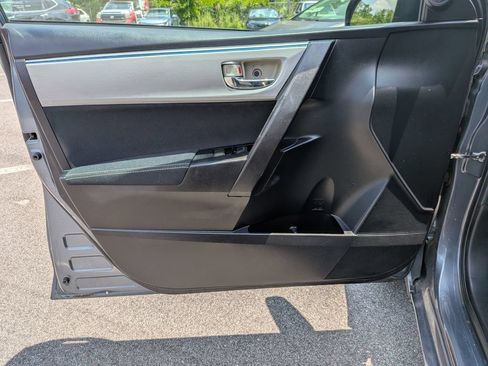 Used 2015 Toyota Corolla LE FWD image 8