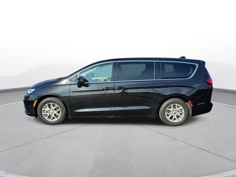 Used 2023 Chrysler Pacifica Touring-L FWD image 8