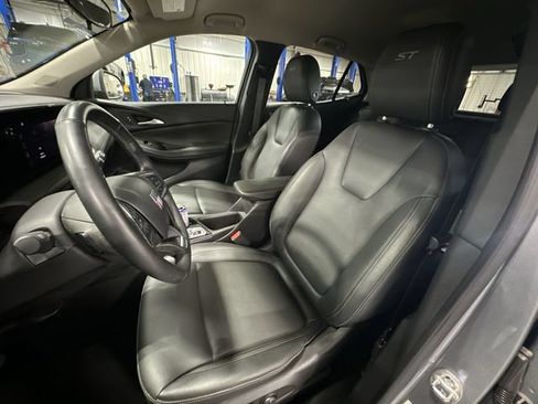 Used 2024 Buick Encore GX Sport Touring AWD/4WD image 17
