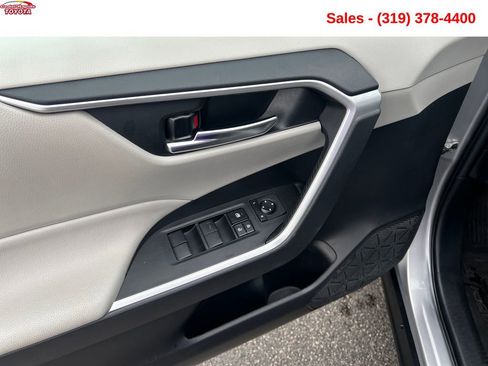 Used 2021 Toyota RAV4 XLE w/ Convenience Package AWD/4WD image 12