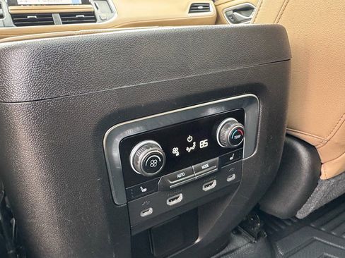 Used 2021 Chevrolet Tahoe Premier w/ Premium Package image 31