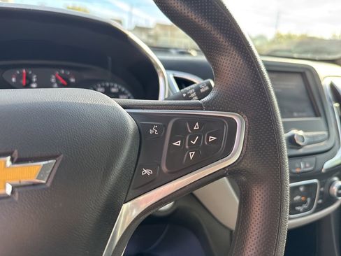 Certified 2022 Chevrolet Equinox LS image 32