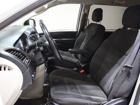 Used 2017 Dodge Grand Caravan SE w/ Power Window Group FWD image 17