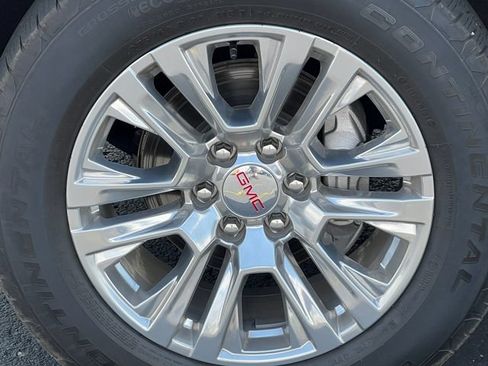 Used 2025 GMC Yukon XL Denali AWD/4WD image 8