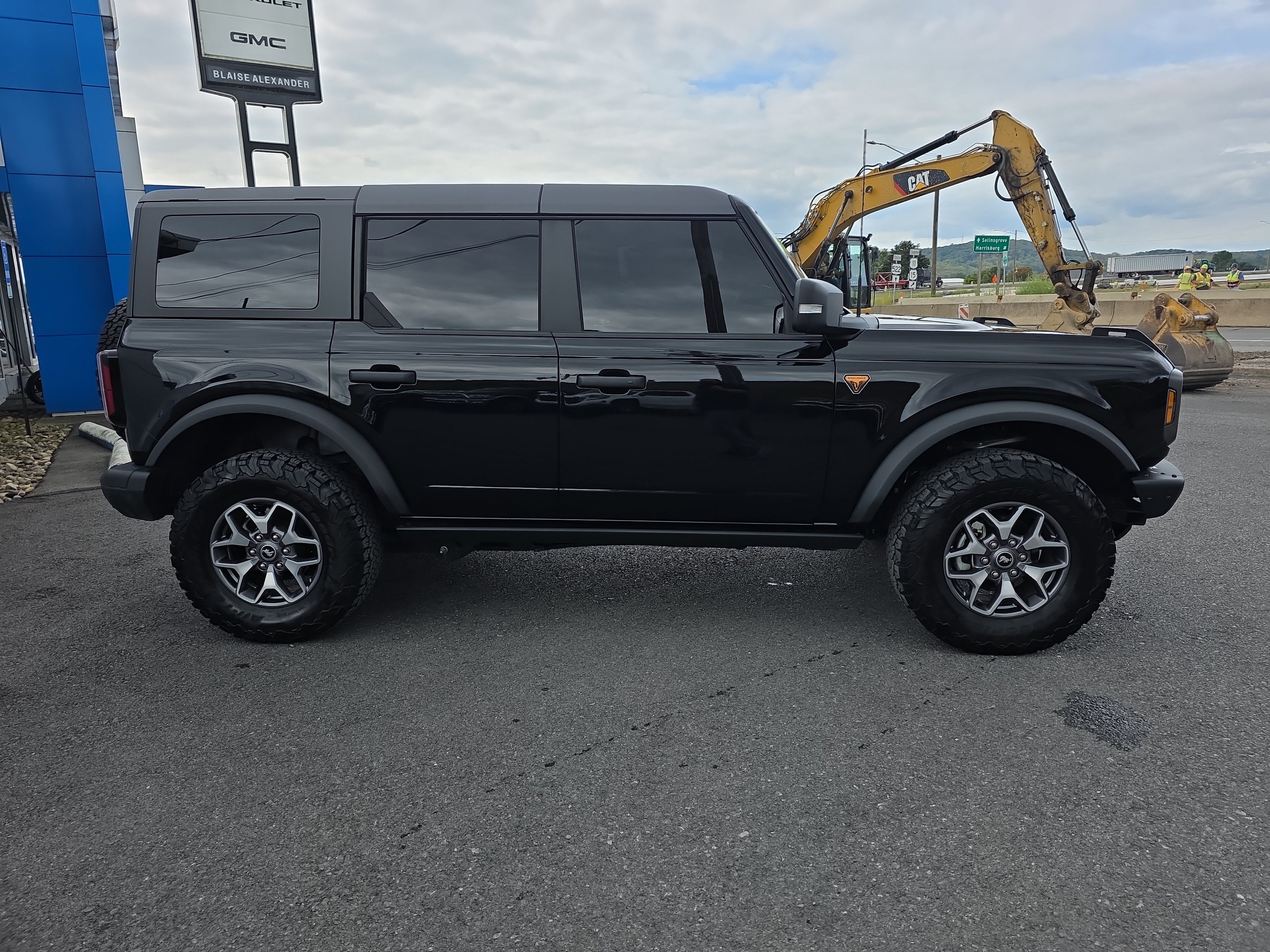 Used 2024 Ford Bronco Badlands AWD/4WD image 2