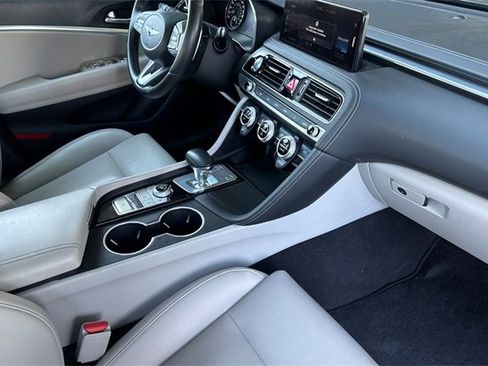 Used 2023 Genesis G70 2.0T image 18