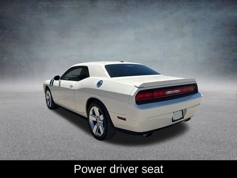 Used 2009 Dodge Challenger R/T RWD image 3