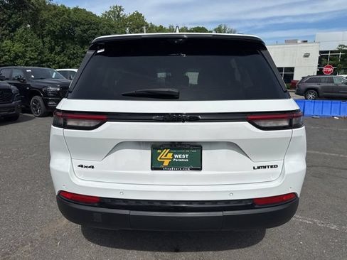 Used 2023 Jeep Grand Cherokee Limited w/ Luxury Tech Group II AWD/4WD image 16
