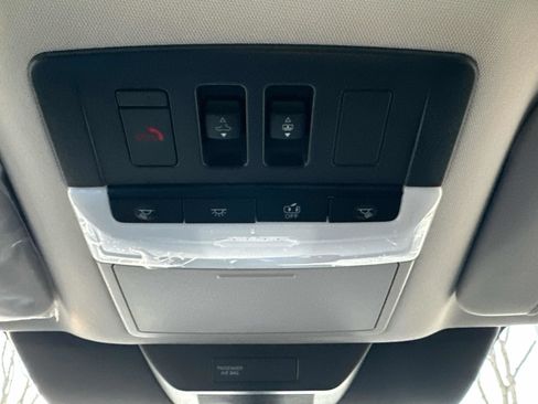 New 2025 Nissan Pathfinder SV w/ SV Premium Package image 32