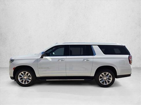 Used 2023 Chevrolet Suburban Premier image 9